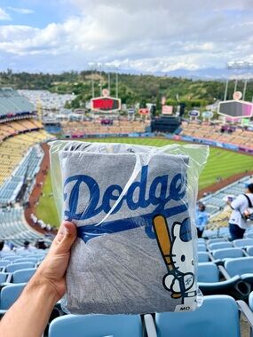 Sanrio x Dodgers 2026 Hello Kitty Night Hoodie! SZ: Medium!